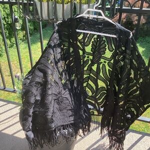 Dynamite. Black fringed kimono/cape.M/L